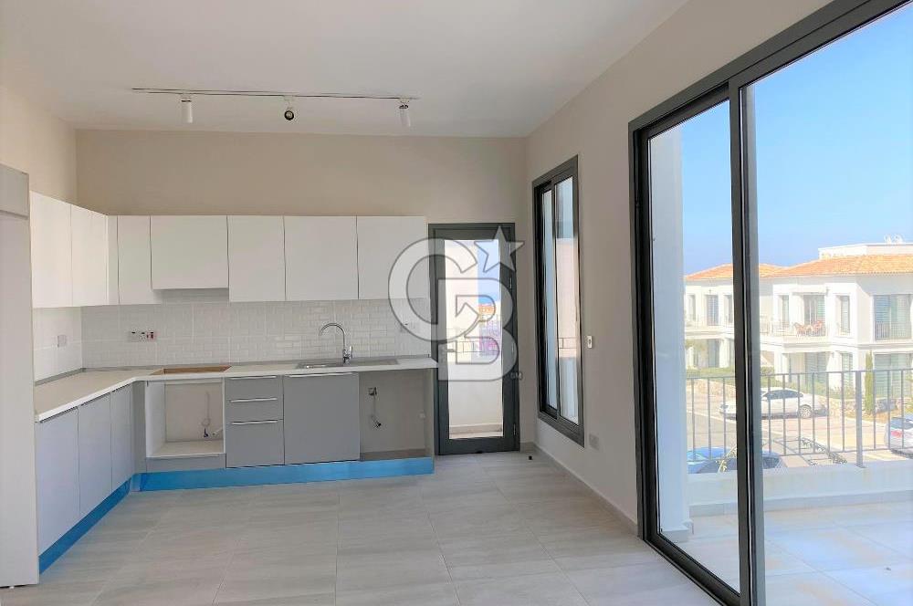 KIBRIS GİRNE ALSANCAK IN EN PRESTİJLİ SİTESİ  TOWN HOUSES DA BAHÇE VE  ÜST KAT DAİRELER