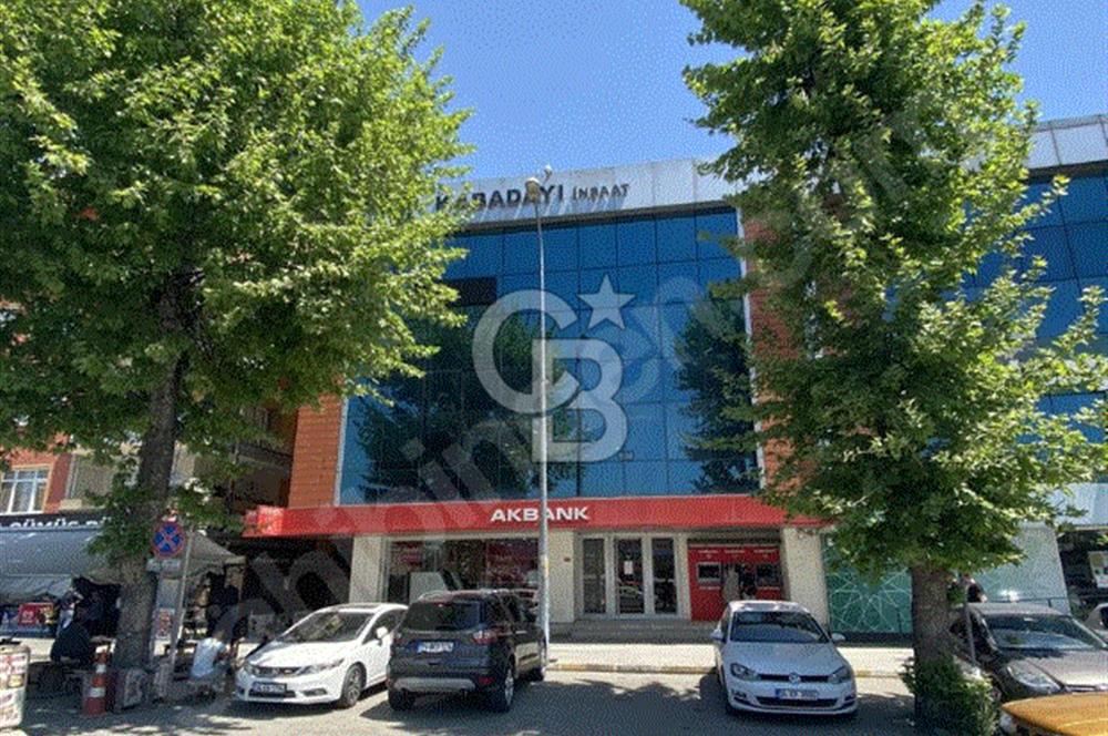 Pendik E5'e Cephe Tabela Değeri Yüksek 240 M2 Plaza Katı