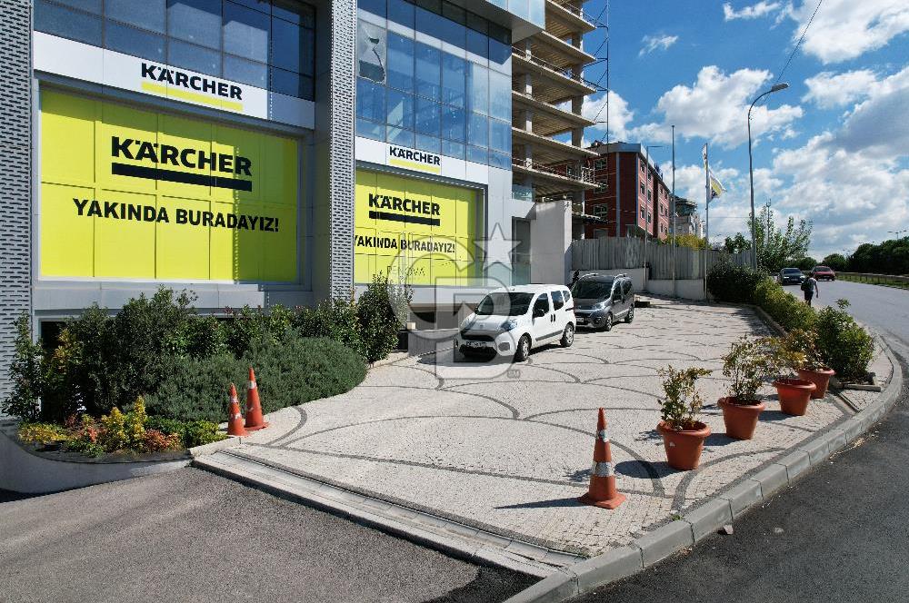 Şerifali Tem Yanyolda Tem Cepheli Kiralık Showroom ve Ofis Katı