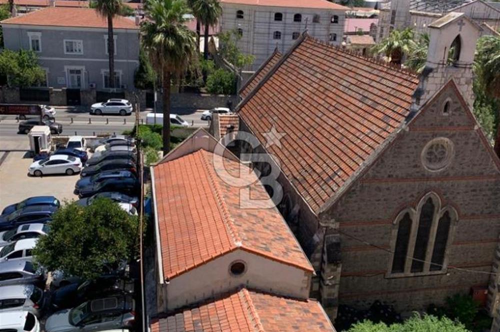 Alsancak'ta Manzaralı Stüdyo Daire