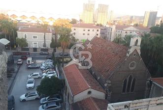 Alsancak'ta Manzaralı Stüdyo Daire