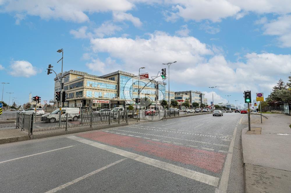 İKİTELLİ OSB BAĞCILAR GÜNGÖREN METRO AVM'DE SATILIK PLAZA KATI