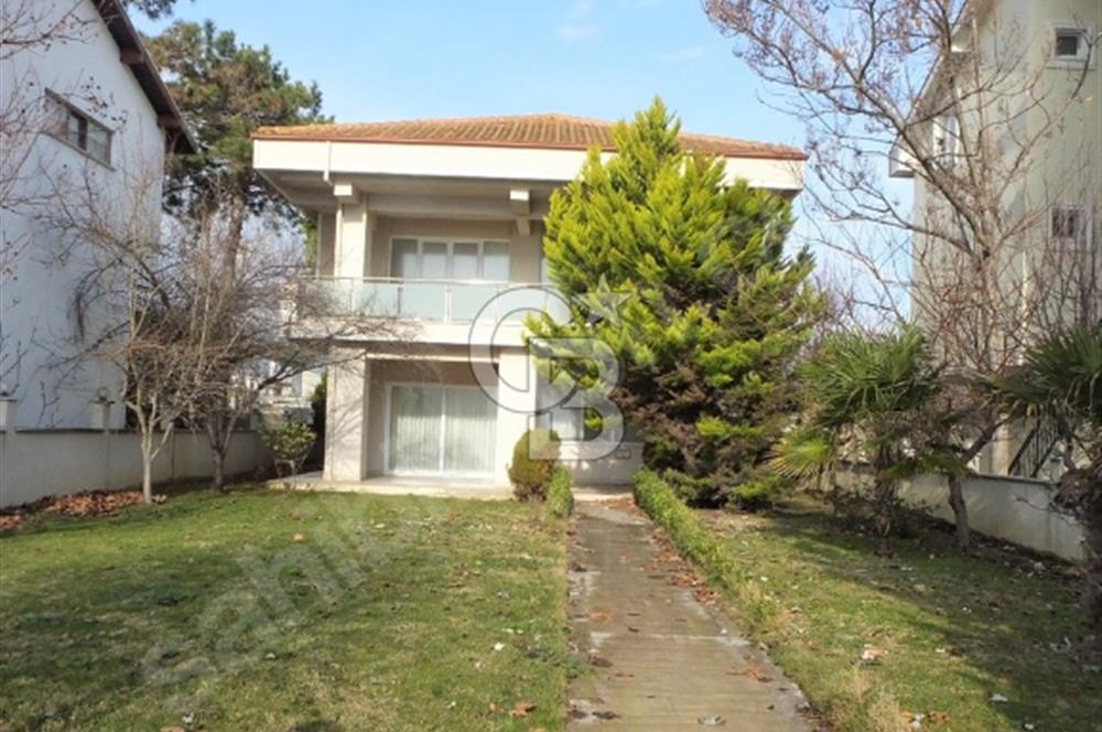 SİLİVRİ GÜMÜŞYAKA DA 750 M2 ARSA İÇİNDE DENİZE SIFIR VİLLA