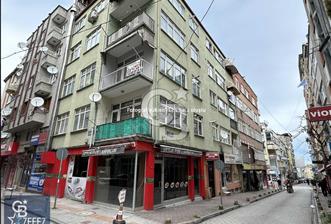 Çiftliğin Üstünde Köşe Başı Satılık Dükkan