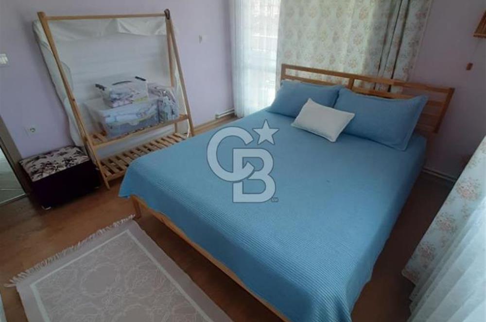 Yenifoça Merkezi Konumda Full Eşyalı Sezonluk Kiralık 2+1 Daire