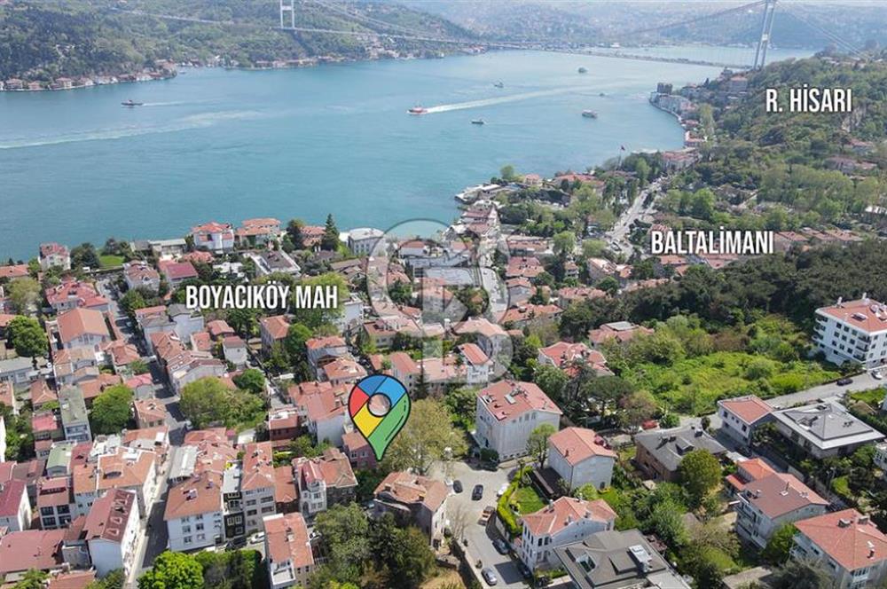 Emirgan Boyacıköy de  Aynı Bahçede Boğaz Manzaralı İki Ayrı Bina