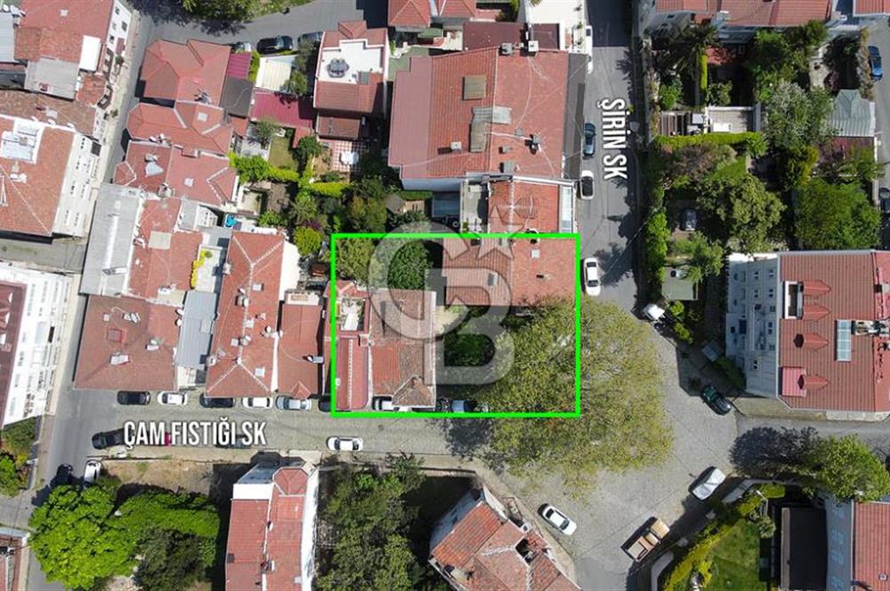 Emirgan Boyacıköy de  Aynı Bahçede Boğaz Manzaralı İki Ayrı Bina