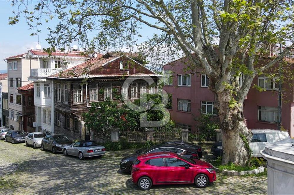 Emirgan Boyacıköy de  Aynı Bahçede Boğaz Manzaralı İki Ayrı Bina