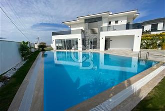 İzmir Çeşme'de Muhteşem Manzaralı Lüks Villa