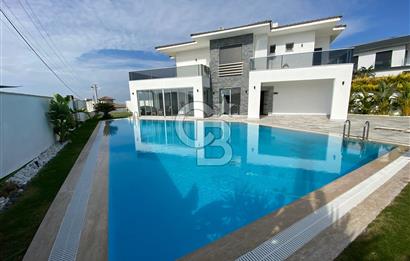 İzmir Çeşme'de Muhteşem Manzaralı Lüks Villa