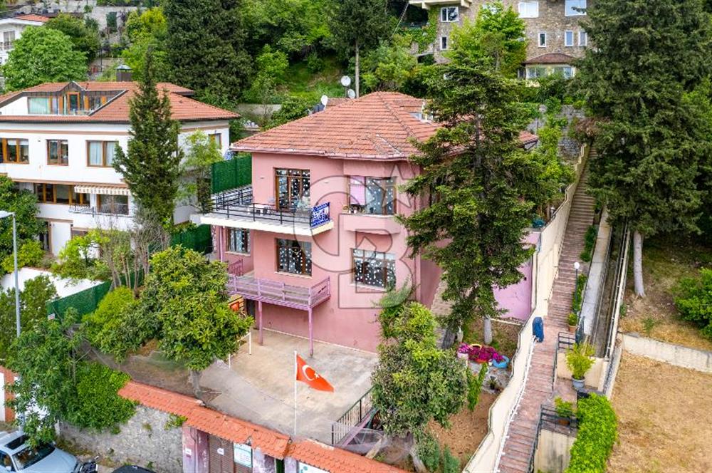 Boğaz'ın en güzel yerlerinden Vaniköy'de muhteşem yol yalısı