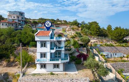 Karaburun Mordoğan Ayıbalığı'nda Deniz Manzaralı Villa