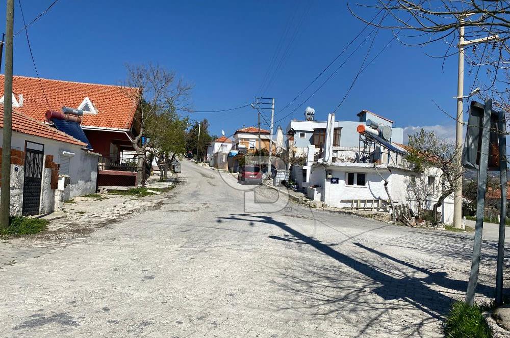 Gödence Köyü'nde 650 m2 Köyiçi İmarlı Arsa İçinde Eski köy Evi