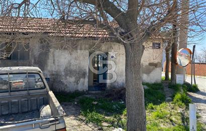 Gödence Köyü'nde 650 m2 Köyiçi İmarlı Arsa İçinde Eski köy Evi