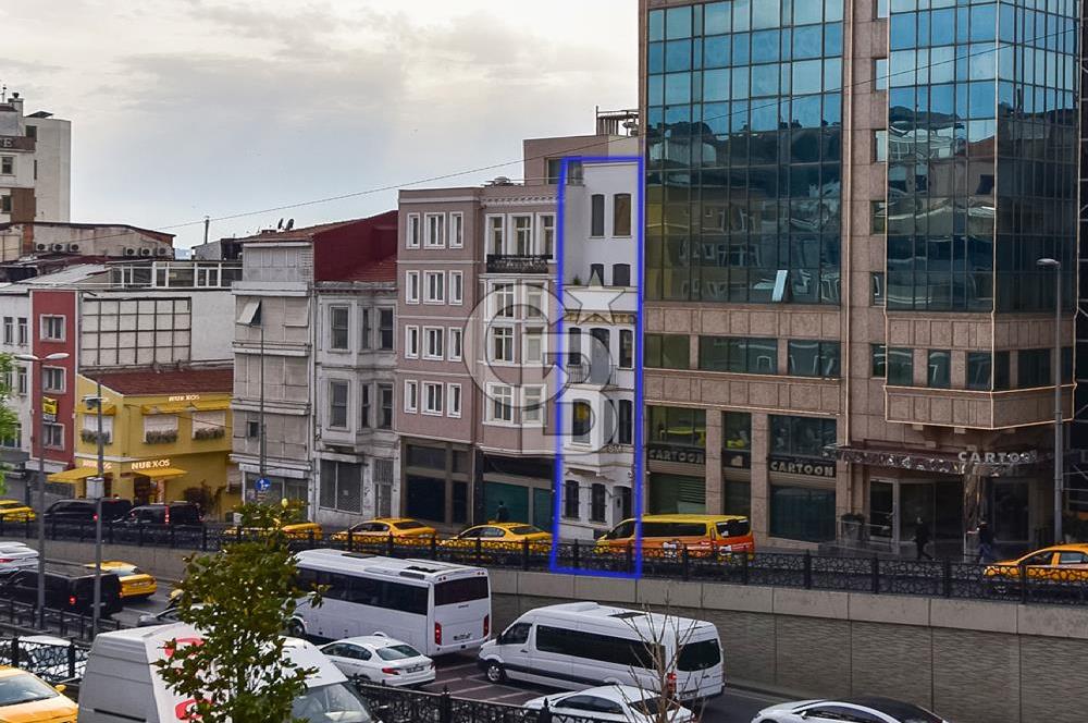 Taksim'de İş Yerine Uygun Yenilenmiş Komple Tarihi Bina