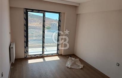 Menemen İncirlipınar'da Havuz Manzaralı Satılık  3+1 daire