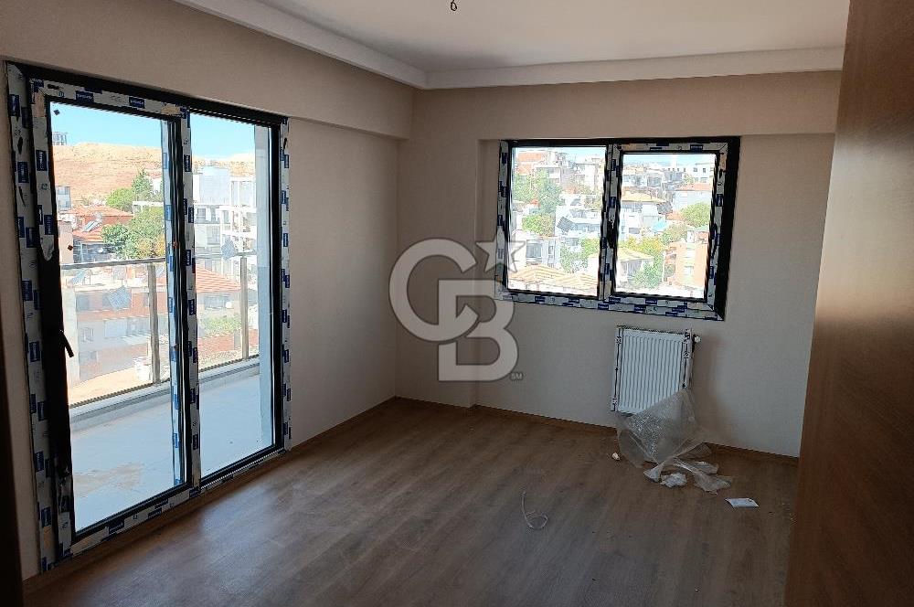 Menemen İncirlipınar'da Havuz Manzaralı Satılık  3+1 daire