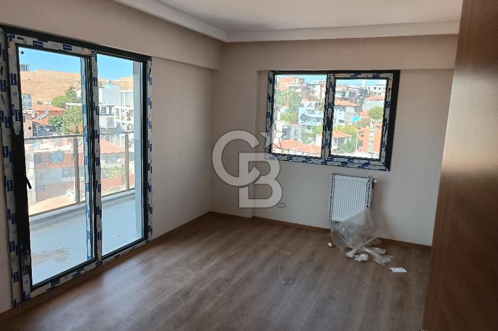 Menemen İncirlipınar'da Havuz Manzaralı Satılık  3+1 daire