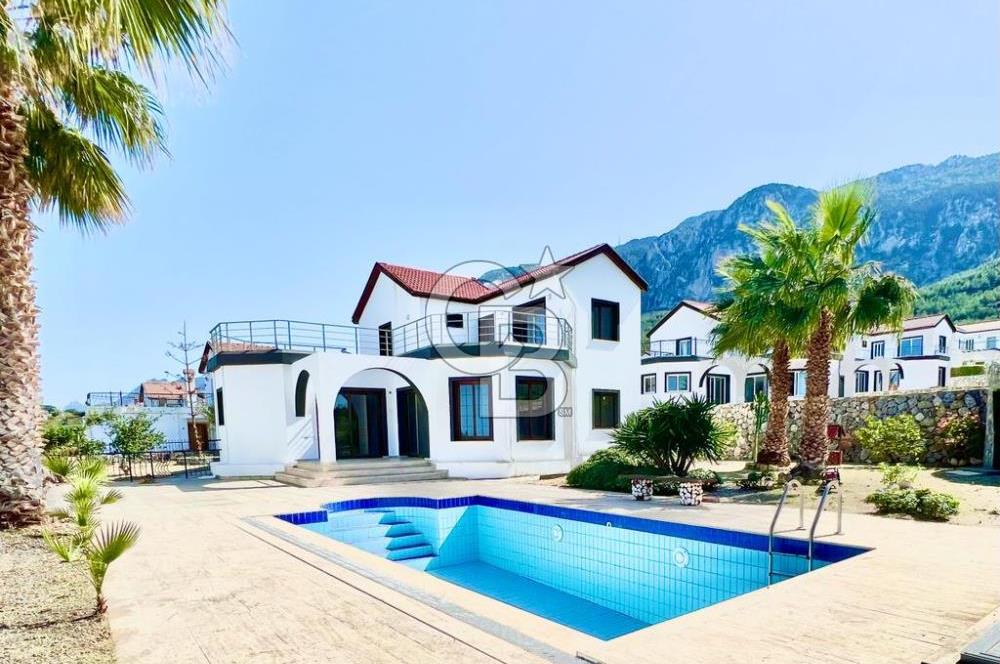 4+1 Villa with Pool for Sale with Magnificent View in Lapta
