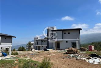 Cankurtaran'da Site İçinde Satılık 6+2 Müstakil Villa
