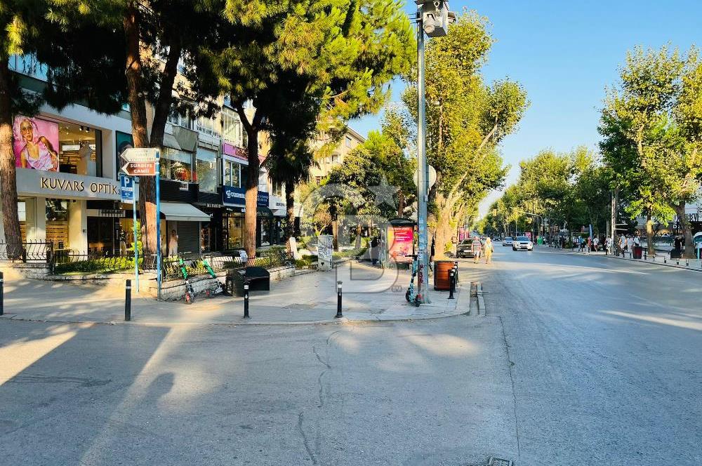 Suadiye Bağdat Caddesinde Satılık İş Yeri