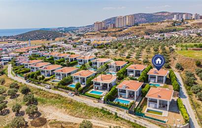 Emsallerinin Altında Kuşadası Sahil Sitelerinde Satılık Tam Müstakil 4+1 Özel Havuzlu Villa