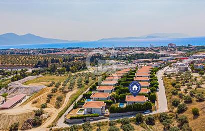 Emsallerinin Altında Kuşadası Sahil Sitelerinde Satılık Tam Müstakil 4+1 Özel Havuzlu Villa