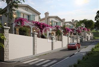 Kuşadası Marina bölgesinde Satılık deniz manzaralı lüks villalar