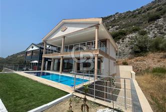 Kuşadası Değirmendere'de Satılık 5+2 Deniz Manzaralı Lüks Villa 
