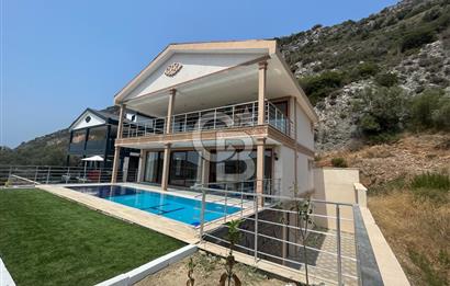Kuşadası Değirmendere'de Satılık 5+2 Deniz Manzaralı Lüks Villa 