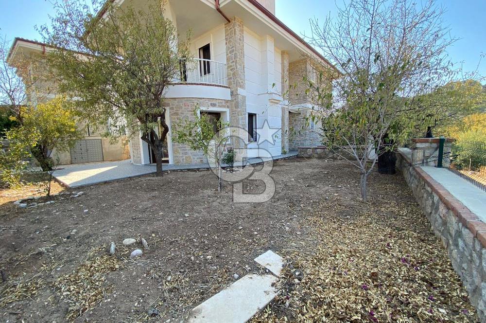 Palamutbükü'nde Satılık Tam Müstakil Bahçeli 4+1 Villa