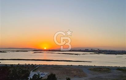 İzmir Karşıyaka Mavişehir Albatros Sitesinde Satılık Full Tadilatlı 4+1 Daire