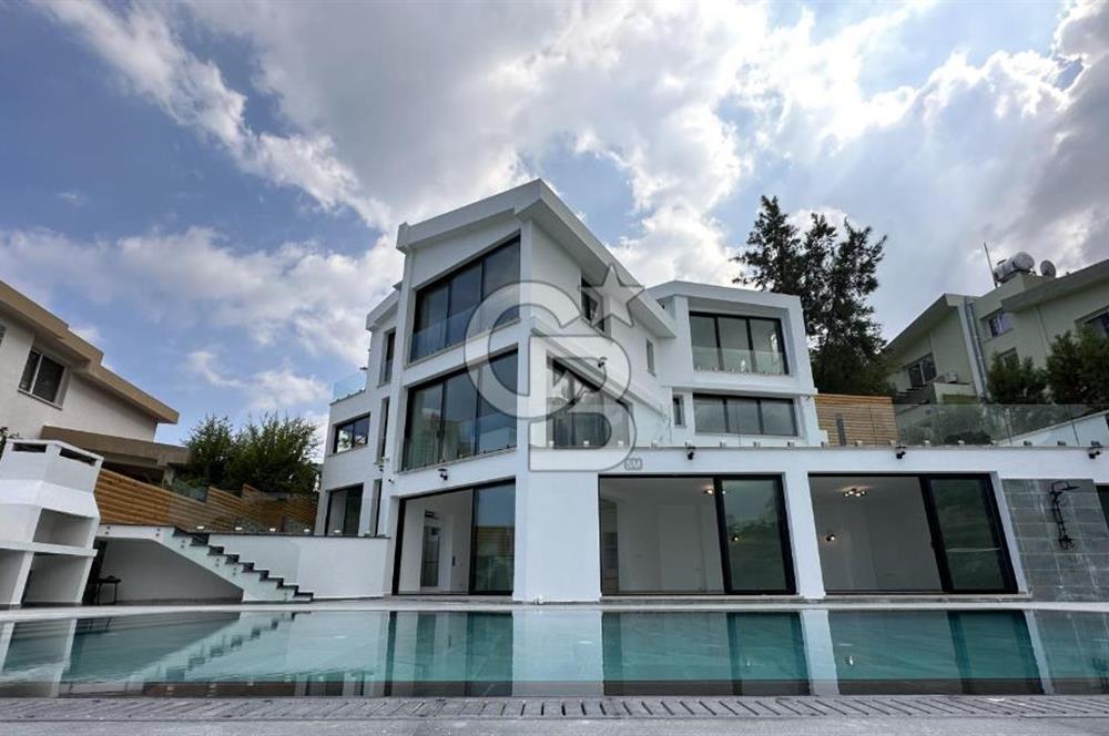 Girne Zeytinlik’te Muhteşem Dağ ve Deniz Manzaralı Özel Dizayn 4+3 Villa