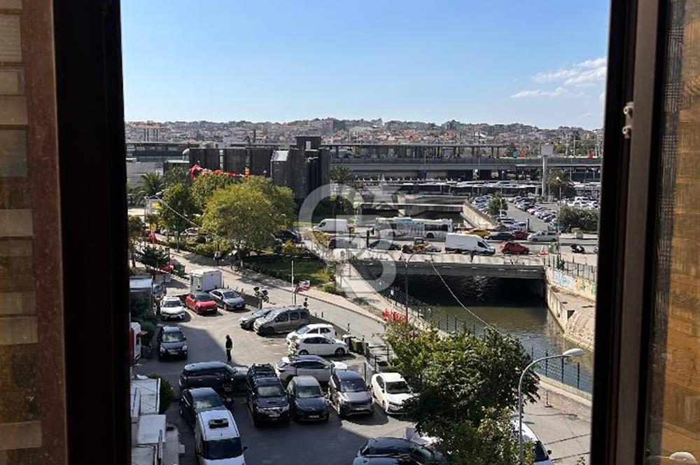 KADIKÖY BELEDİYESİ KARŞISI MANZARALI KÖŞE OFİS