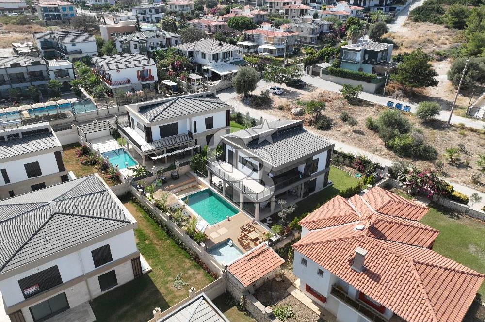 Cankat ÇEÇEN'den Çeşme Marina mevkii Musalla Mahallesi 7+1 / 614 m2 Sıfır Villa