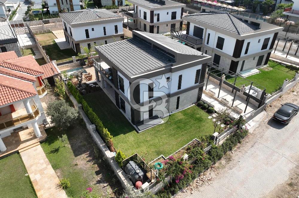 Cankat ÇEÇEN'den Çeşme Marina mevkii Musalla Mahallesi 7+1 / 614 m2 Sıfır Villa