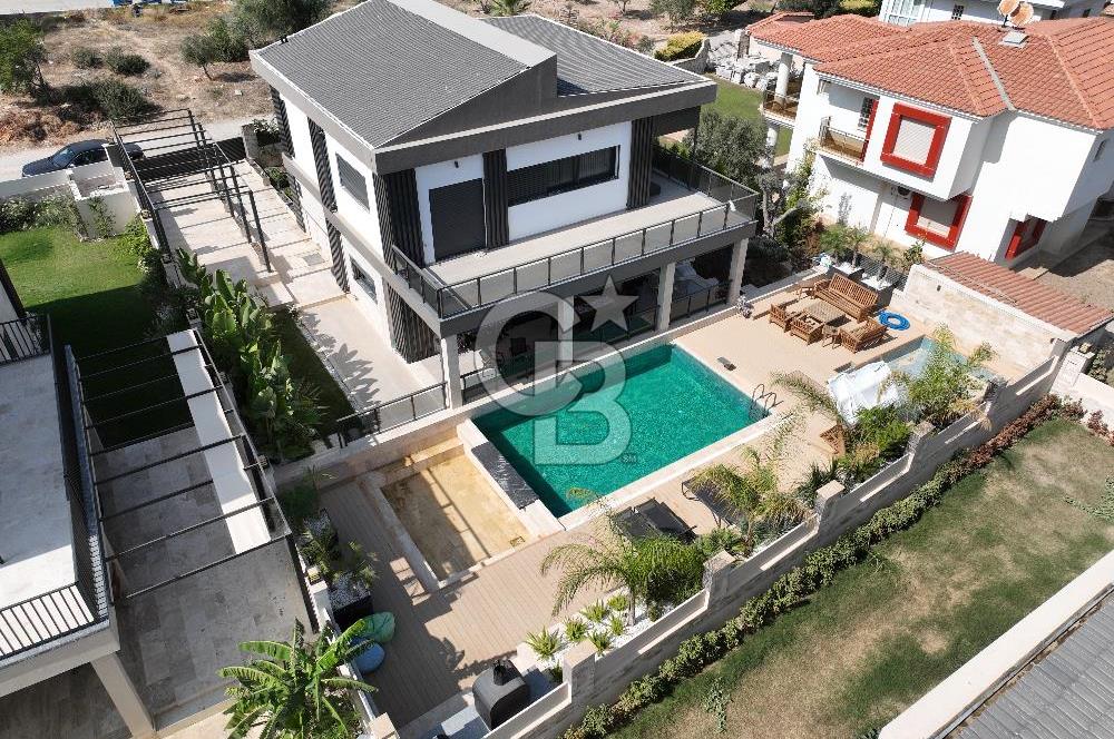 Cankat ÇEÇEN'den Çeşme Marina mevkii Musalla Mahallesi 7+1 / 614 m2 Sıfır Villa