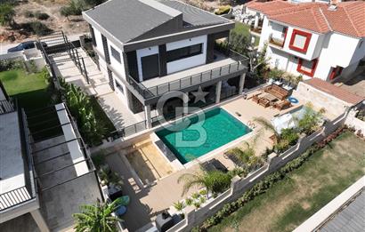 Cankat ÇEÇEN'den Çeşme Marina mevkii Musalla Mahallesi 7+1 / 614 m2 Sıfır Villa