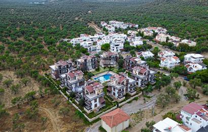 Burhaniye Pelitköy de Muhteşem Teraslı Tripleks Villa