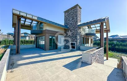 Büyükçekmece Valle Lacus'da Satılık 8+2 Müstakil Villa