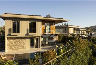 TEOK'tan Çeşme Ardıç'ta Harika Konumda Satılık Ultra Lüks Villa