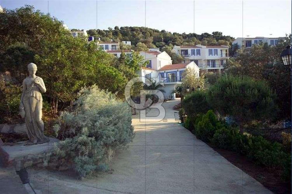 Foça'nın ödüllü sitesi Olivia Village'de Satılık Muhteşem Villa 