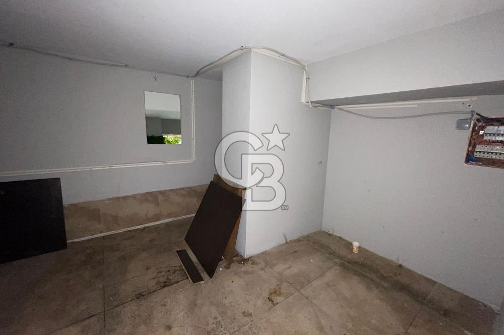 Caddebostan Barlar Sokağı Ön Kullanımlı Bacalı Kiralık Dükkan