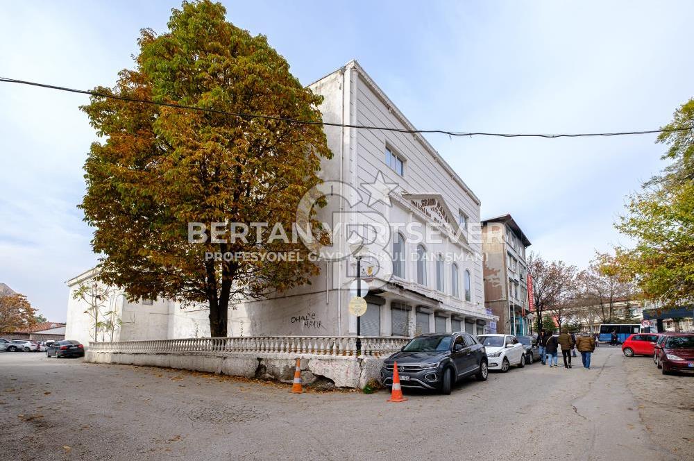 HAMAMÖNÜ NDE HARİKA LOKASYONDA SATILIK TARİHİ KOMPLE BİNA