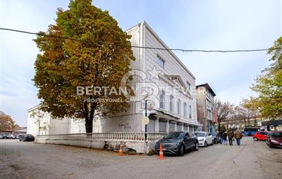 HAMAMÖNÜ NDE HARİKA LOKASYONDA SATILIK TARİHİ KOMPLE BİNA