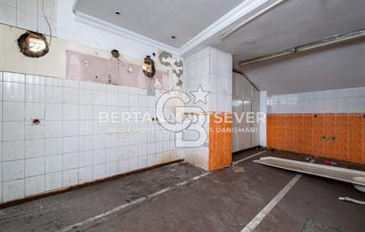 HAMAMÖNÜ NDE HARİKA LOKASYONDA SATILIK TARİHİ KOMPLE BİNA