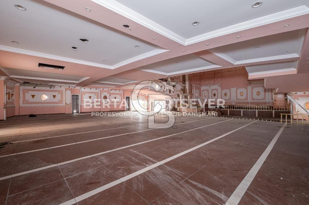 HAMAMÖNÜ NDE HARİKA LOKASYONDA SATILIK TARİHİ KOMPLE BİNA