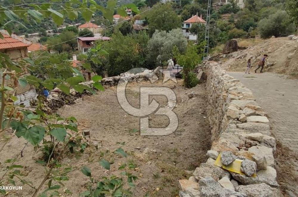 Muğla Milas İkiztaş Köyünde İçinde Taş Ev Olan Satılık Arsa