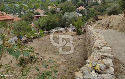 Muğla Milas İkiztaş Köyünde İçinde Taş Ev Olan Satılık Arsa