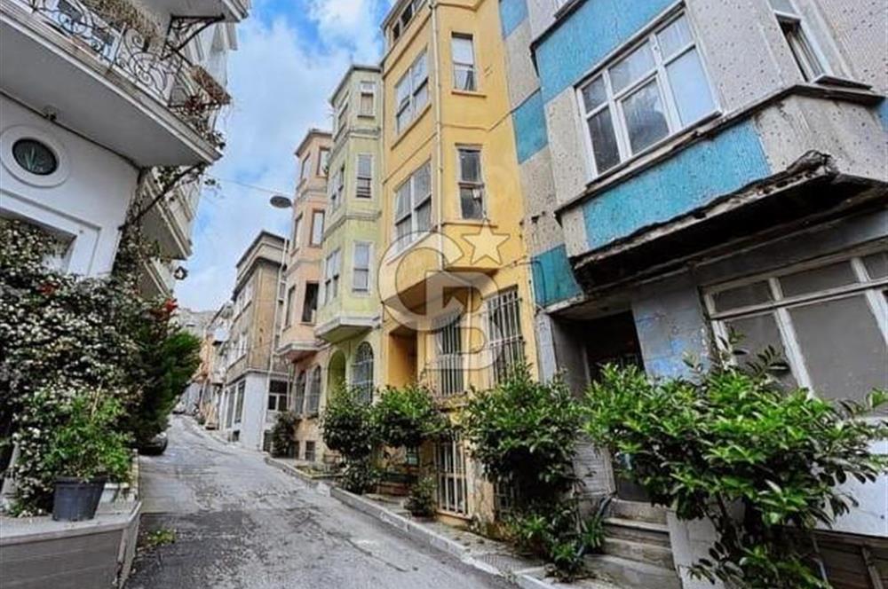 İSTANBUL BEYOĞLU BÜLBÜL MAHALLESİNDE SATILIK ÜÇÜZ BİNA